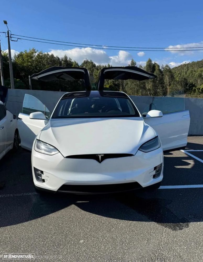 Tesla Model X - 1