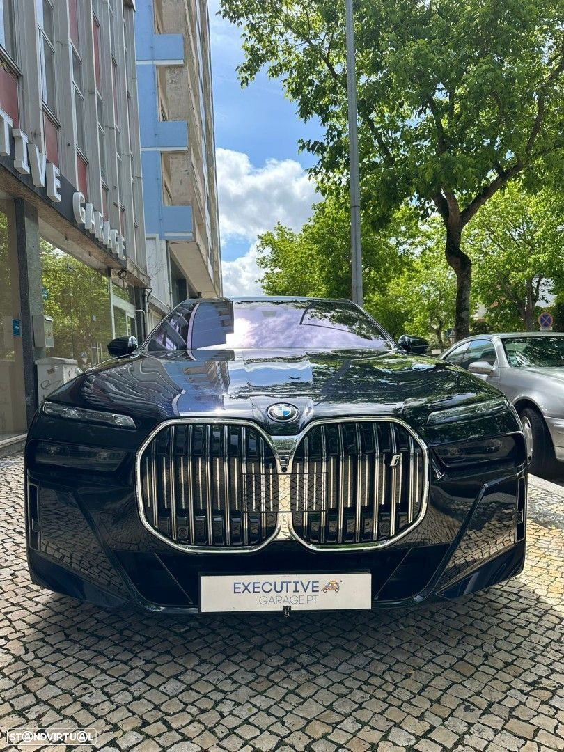 BMW i7 xDrive60 Pack Desportivo M - 4