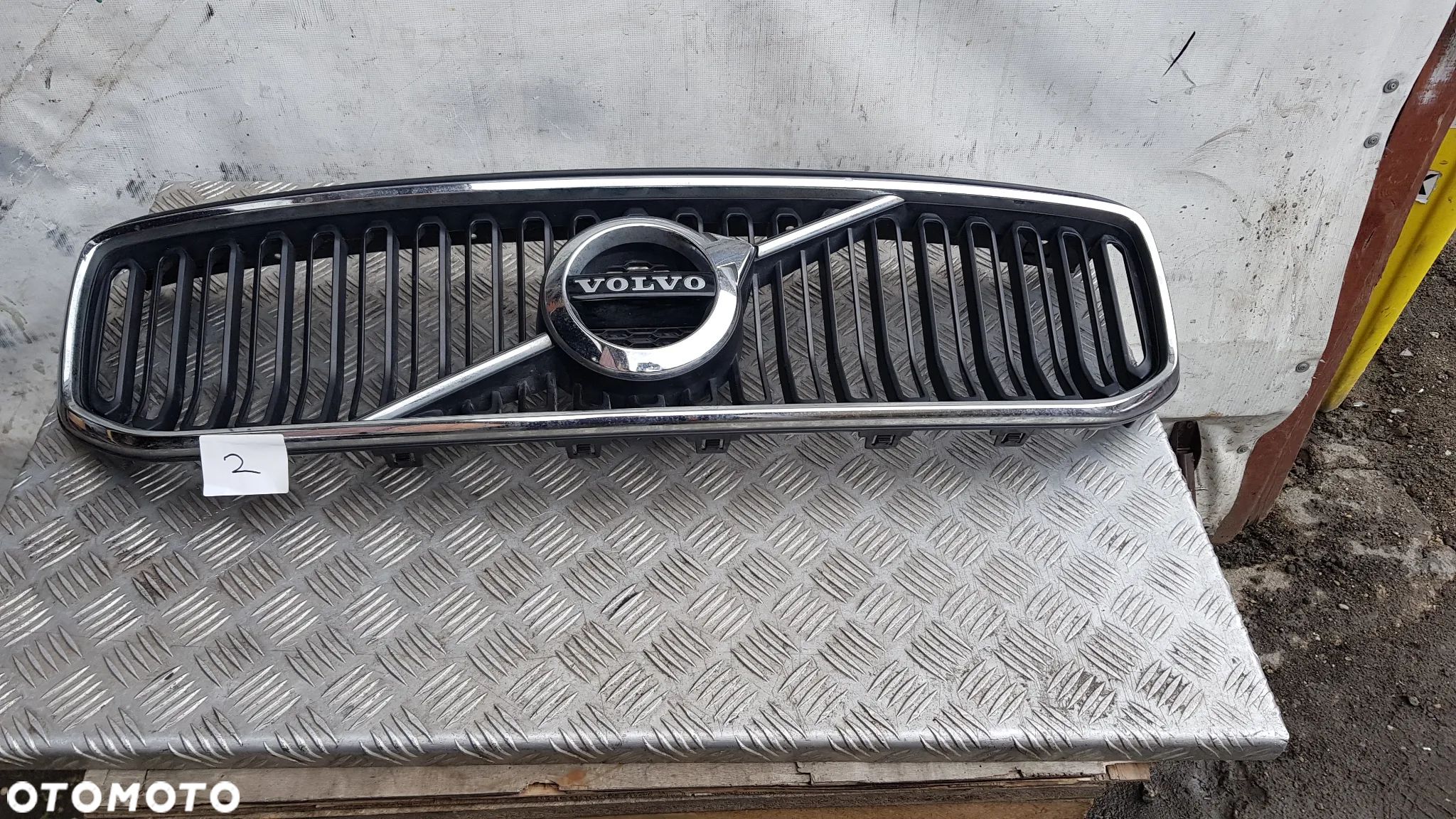 GRILL ATRAPA  VOLVO XC40 kompletny - 1