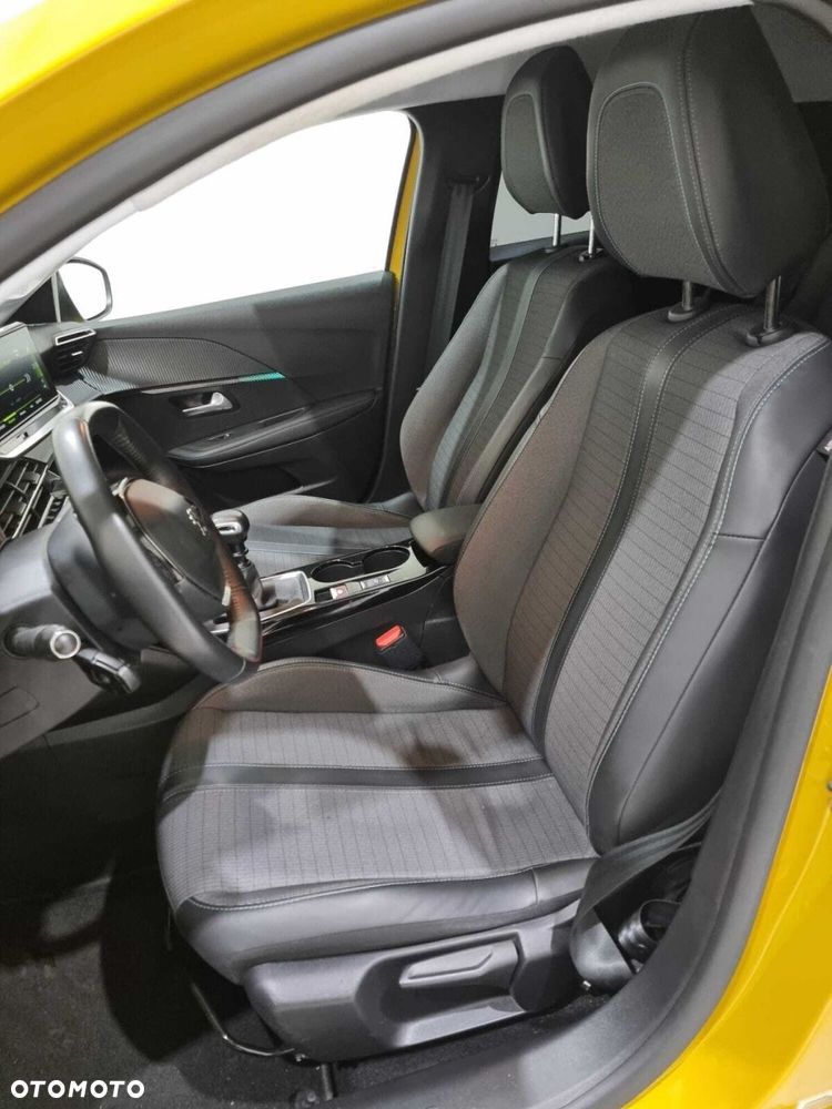 Peugeot 208 - 18