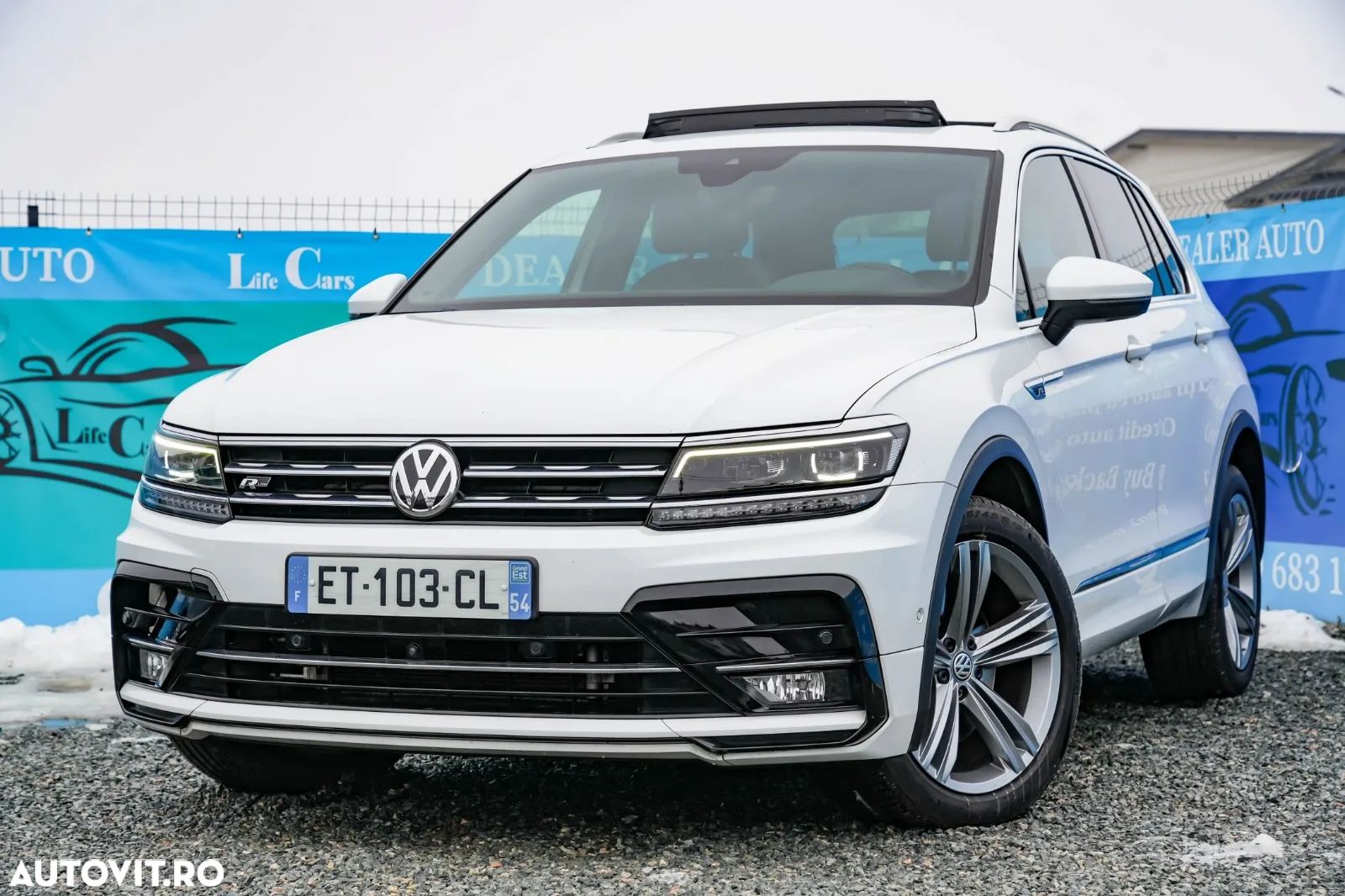 Volkswagen Tiguan - 1