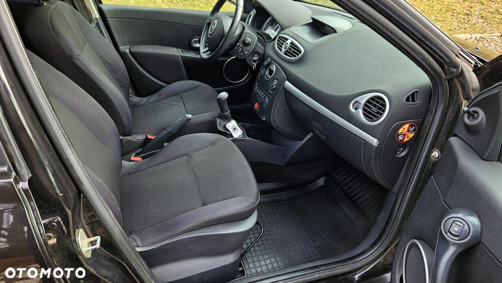 Renault Clio 1.2 16V Emotion - 12