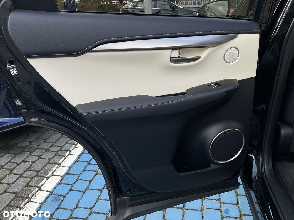 Lexus NX 300 F Impression AWD - 17