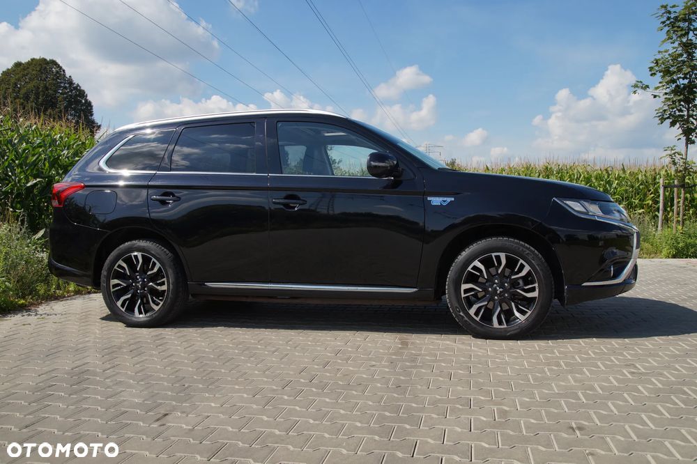 Mitsubishi Outlander Instyle NAVI + - 6