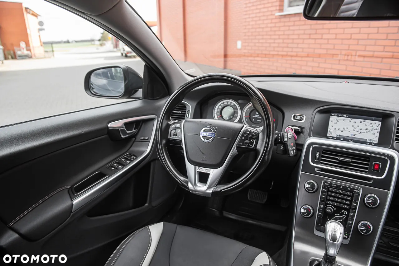 Volvo V60 T6 AWD Geartronic Edition - 24