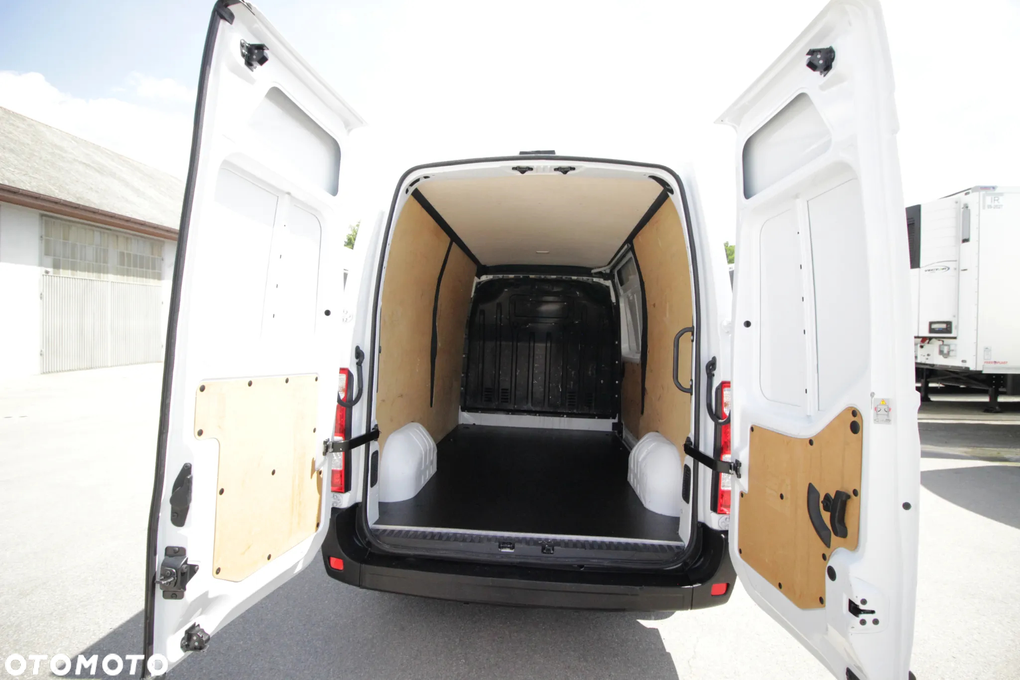 Renault Master L2H2 / ** 33 TYS KM PRZEBIEGU *** - 17