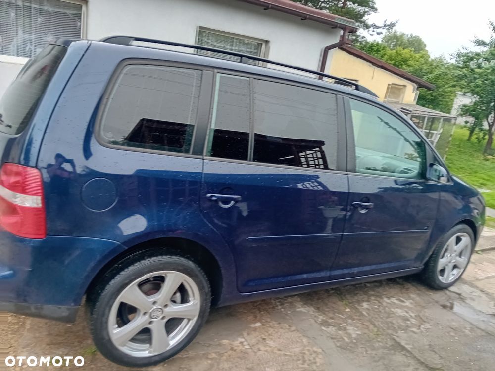 Volkswagen Touran 2.0 TDI Highline - 2