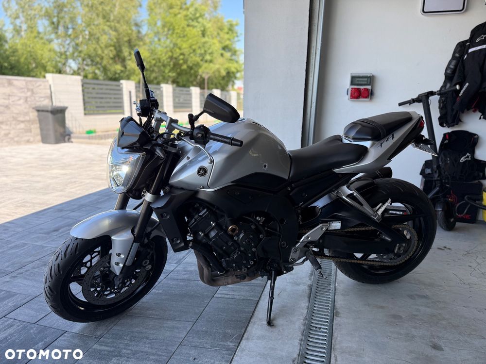 Yamaha FZ - 12