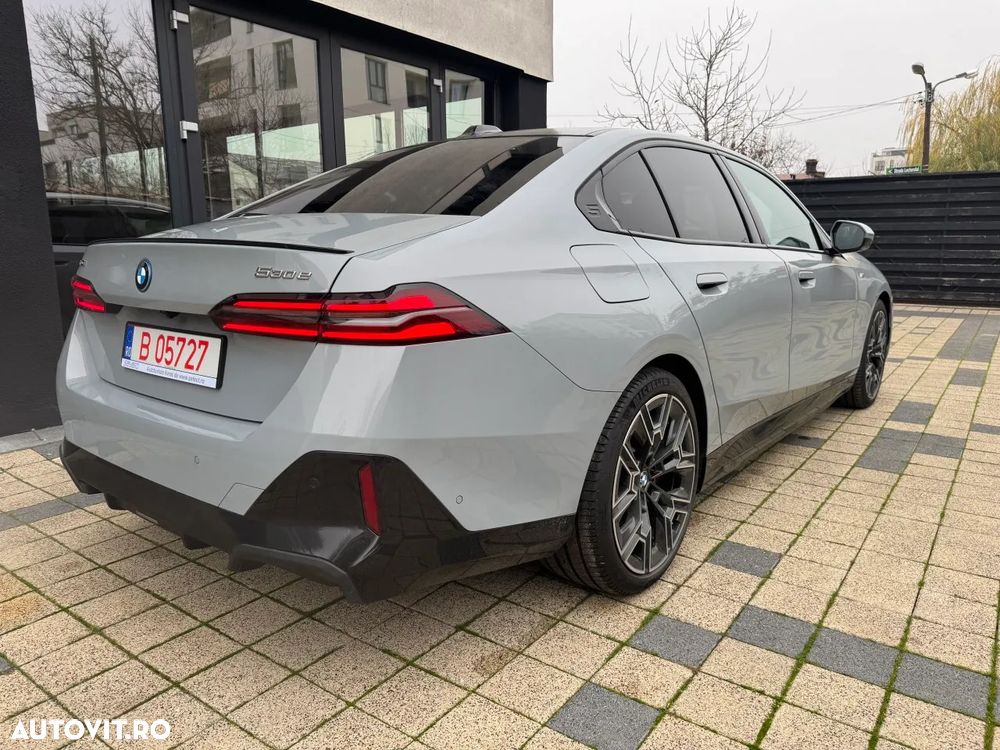 BMW Seria 5 530e xDrive Aut. - 7