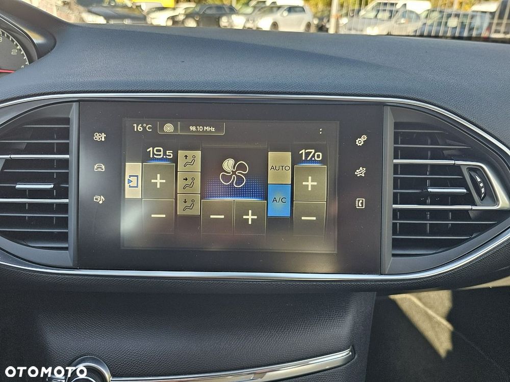 Peugeot 308 1.6 THP Access - 28