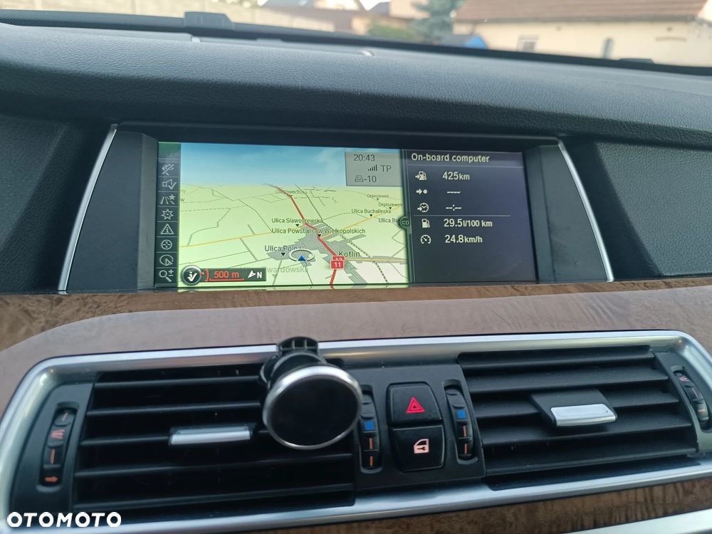 BMW Seria 5 550i - 29