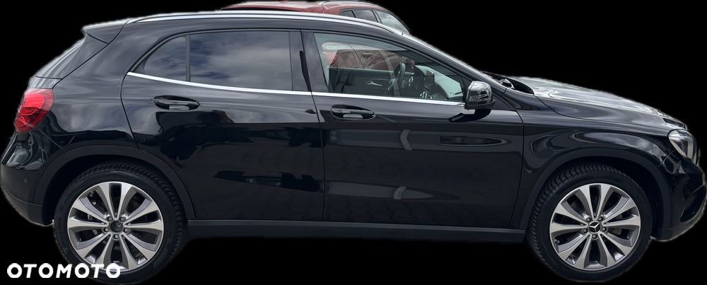 Mercedes-Benz GLA 250 4Matic 7G-DCT - 3