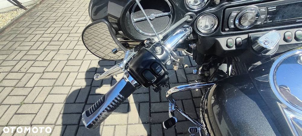 Harley-Davidson Touring Street Glide - 16