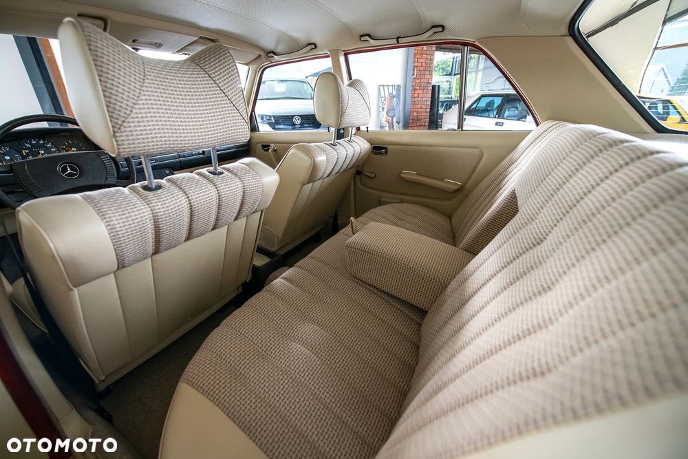 Mercedes-Benz W123 - 35