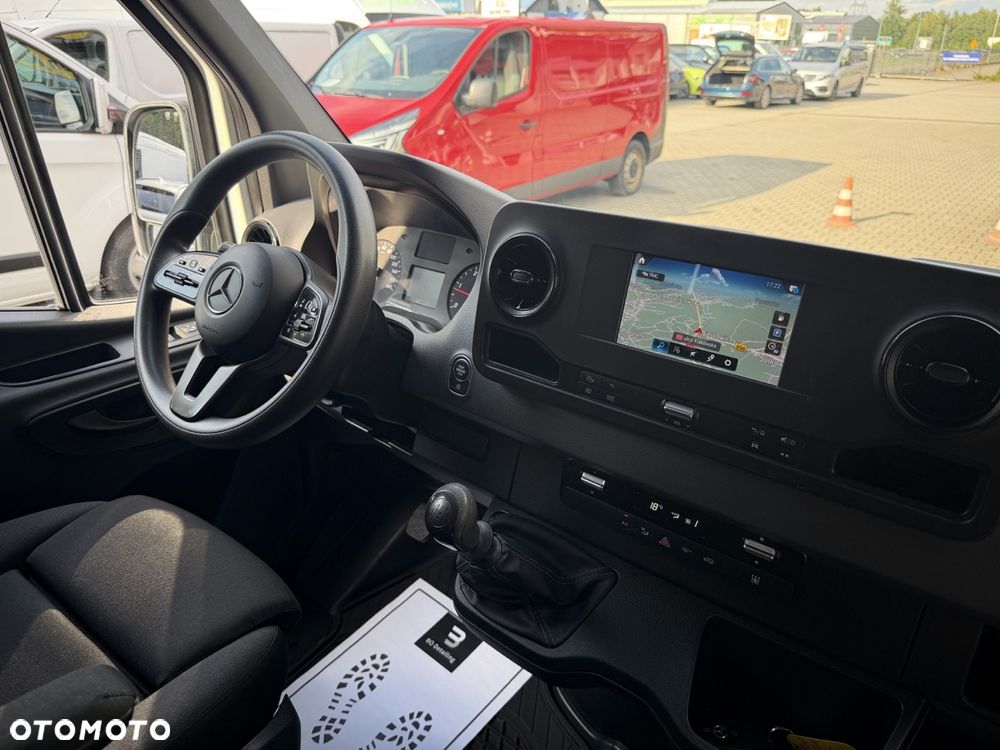 Mercedes-Benz Sprinter - 20