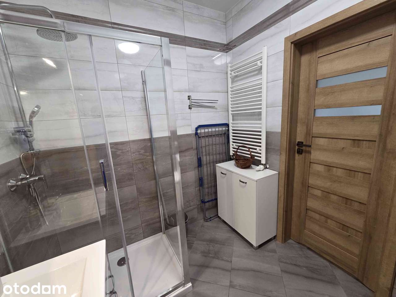 Dwupokojowy apartament blisko metra, miejsce garażowe.