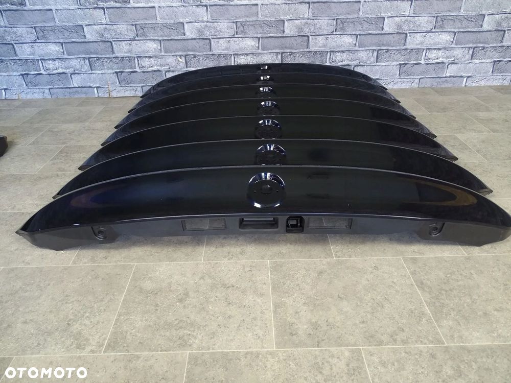 BLENDA KLAPY BAGAŻNIKA BMW G32 Gran Turismo OE 8090045 CARBONSCHWARZ MET. - 5