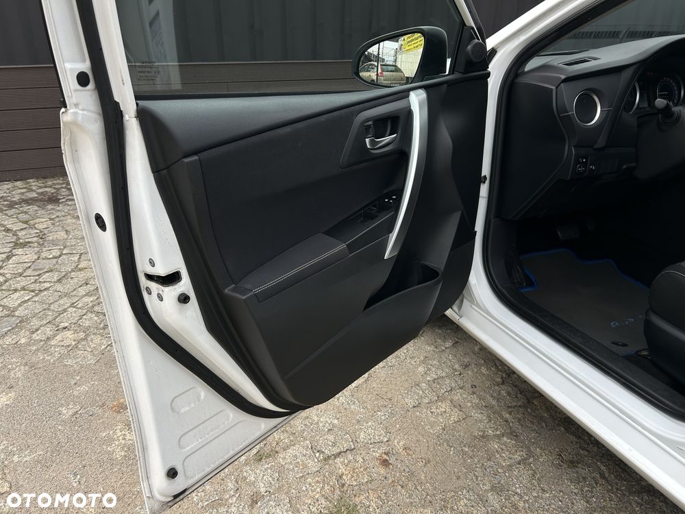 Toyota Auris - 15