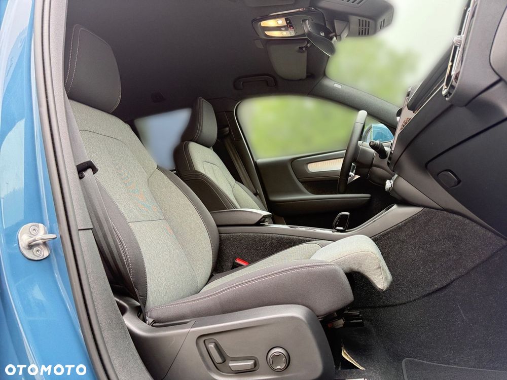 Volvo XC 40 - 25