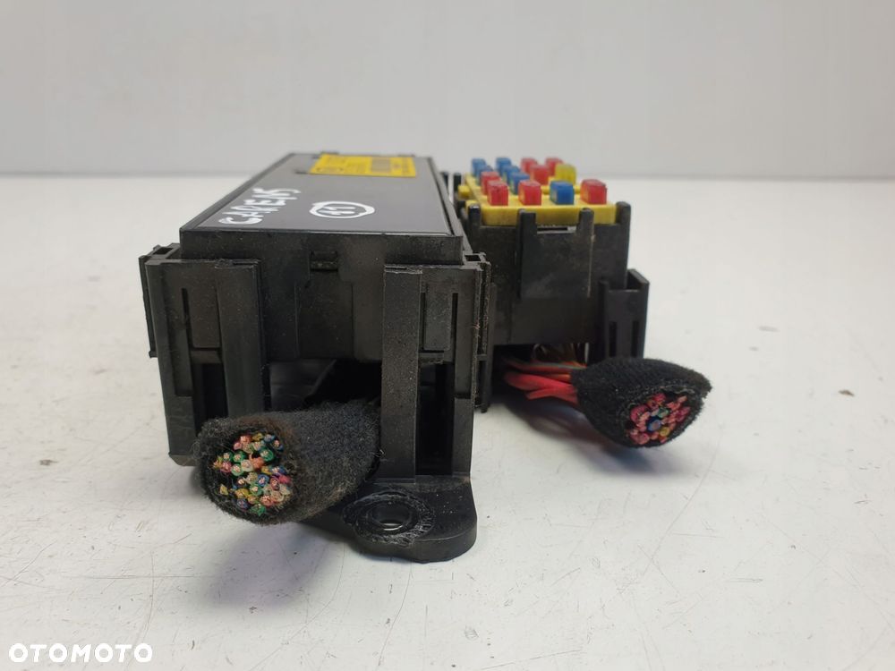 SKRZYNKA BEZPIECZNIKÓW Kia Carens II 2.0 CRDI OK2FB-67580 - 11