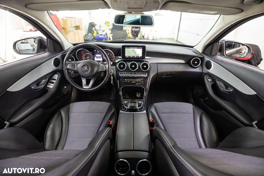 Mercedes-Benz C - 12