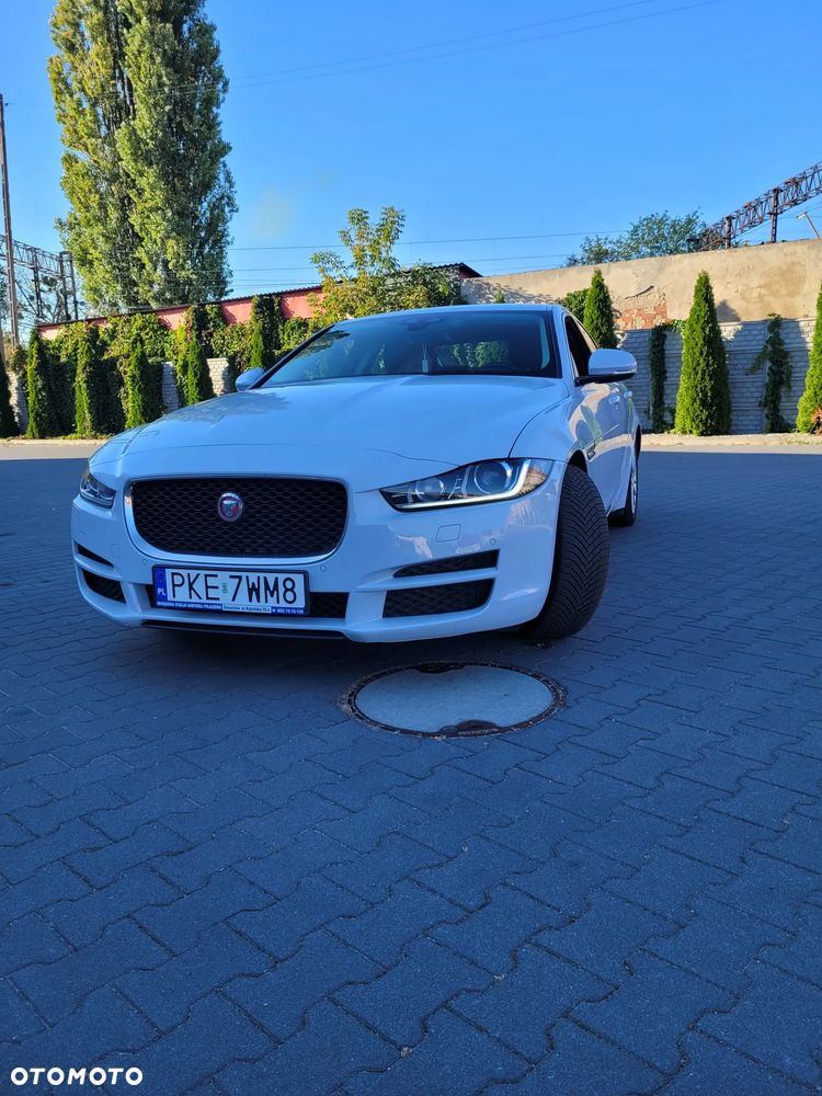 Jaguar XE - 1