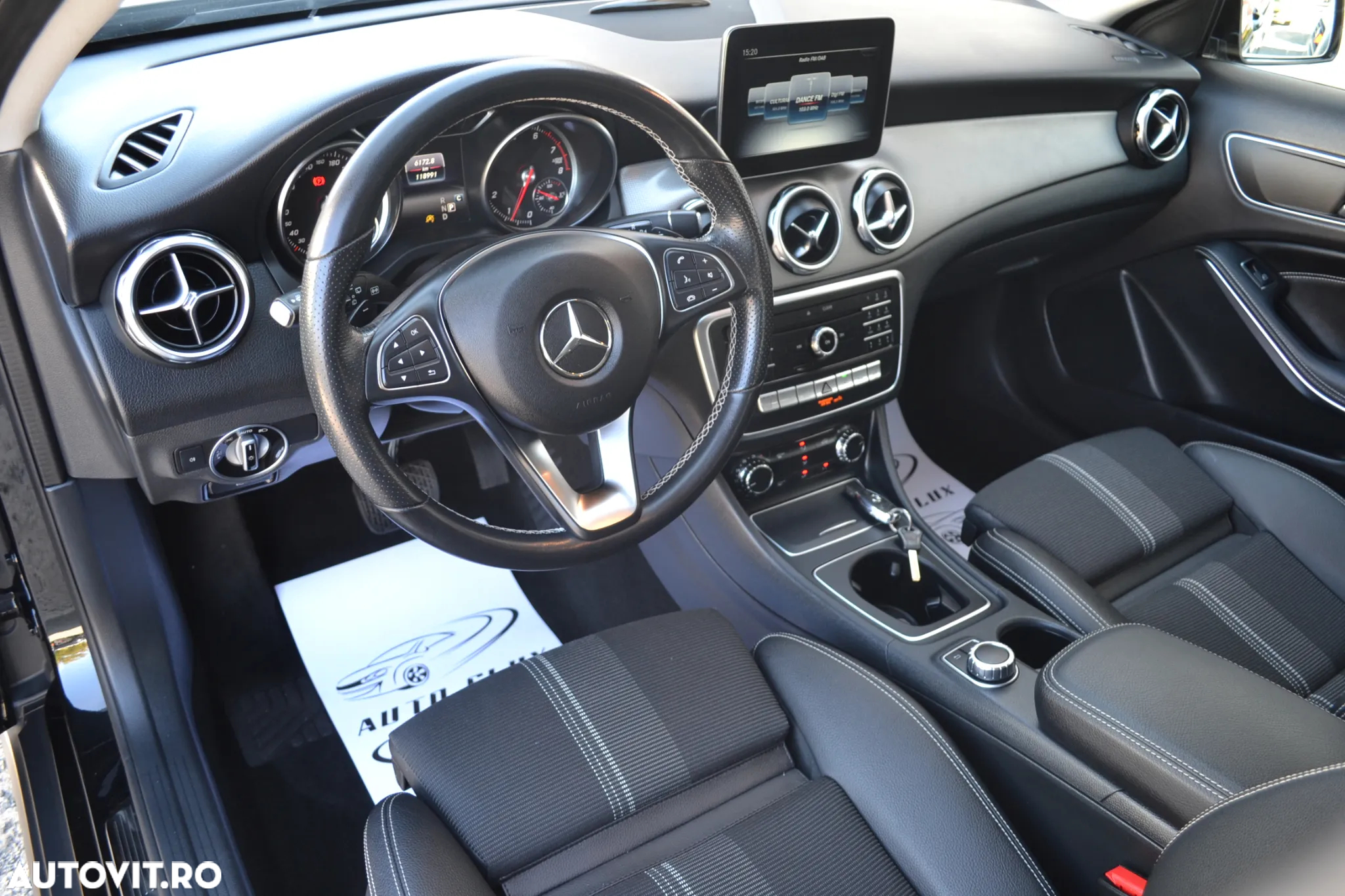 Mercedes-Benz GLA 200 7G-DCT Urban - 10