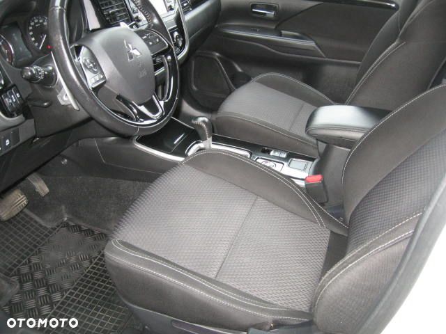 Mitsubishi Outlander 2.0 Intense + SDA 4WD CVT - 26
