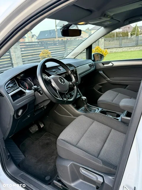 Volkswagen Touran - 12