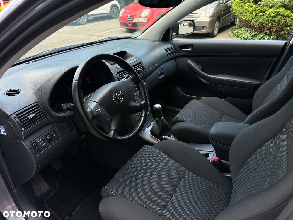 Toyota Avensis 1.8 VVT-i Terra - 18