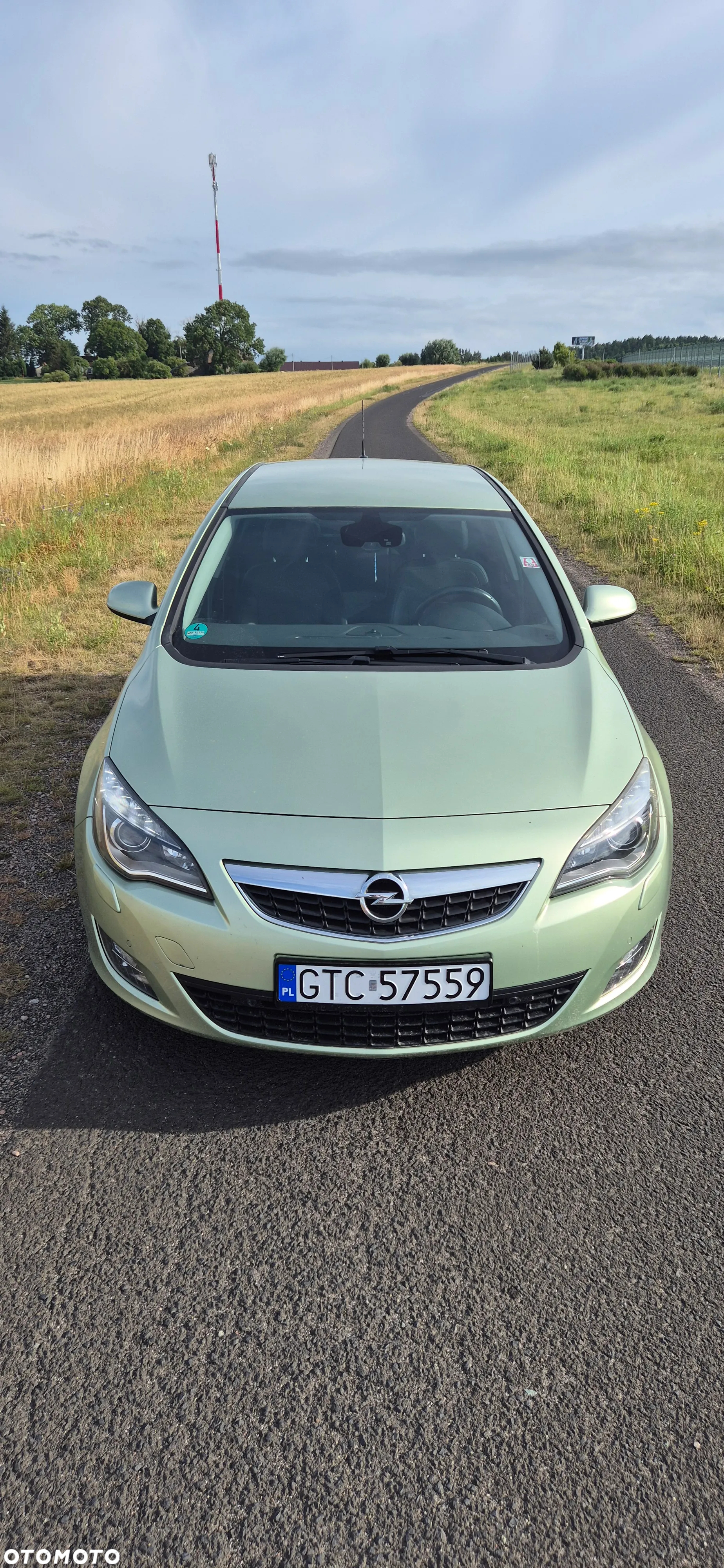 Opel Astra GTC 1.6 Turbo Innovation - 2
