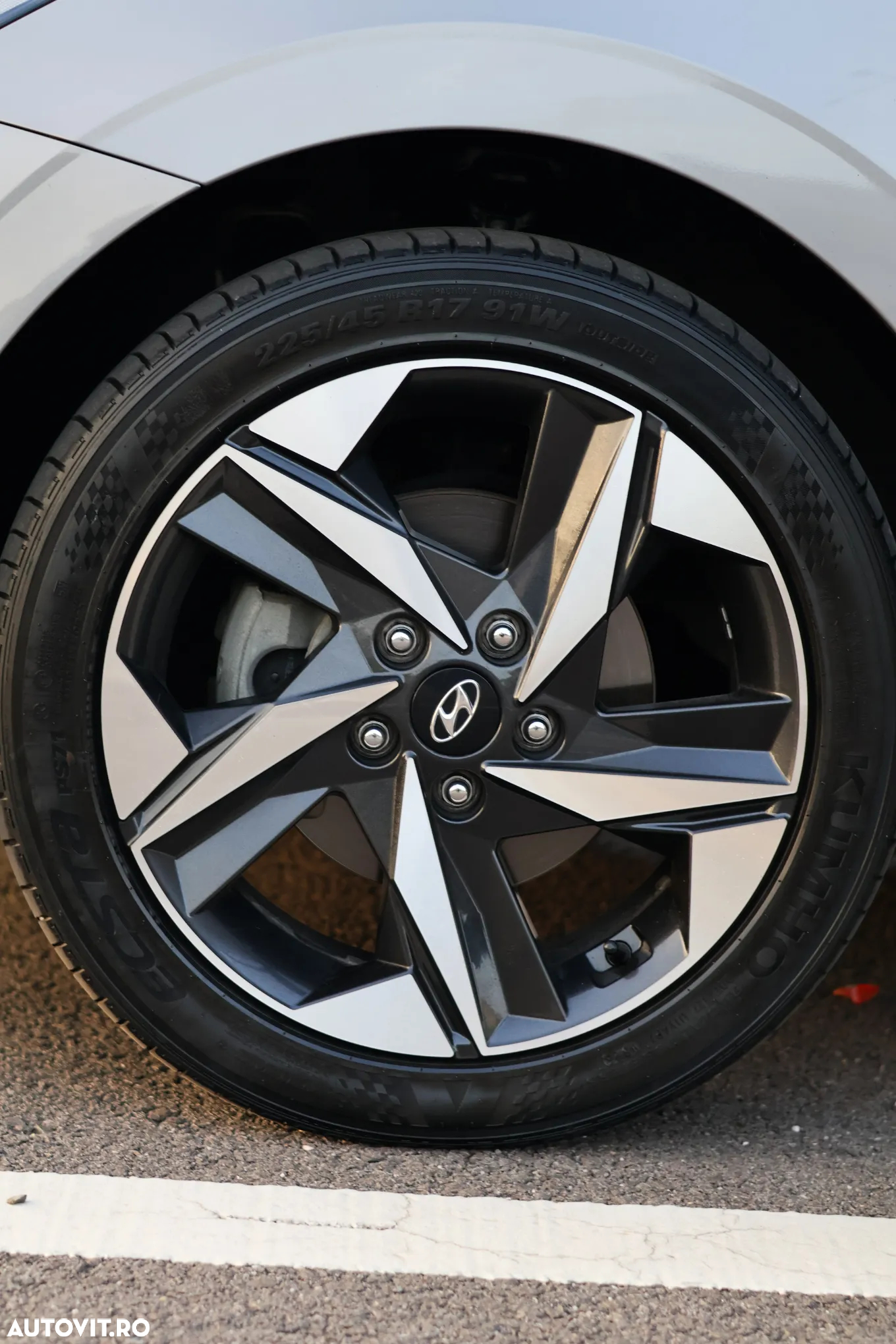 Hyundai Elantra 1.6 l 123 CP CVT Exclusive Navi - 17