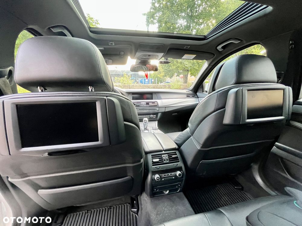 BMW Seria 5 550i xDrive Sport-Aut - 29