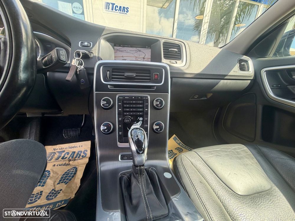 Volvo V60 2.4 D6 Momentum AWD Phev - 16