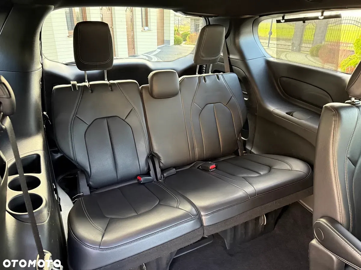 Chrysler Pacifica - 37
