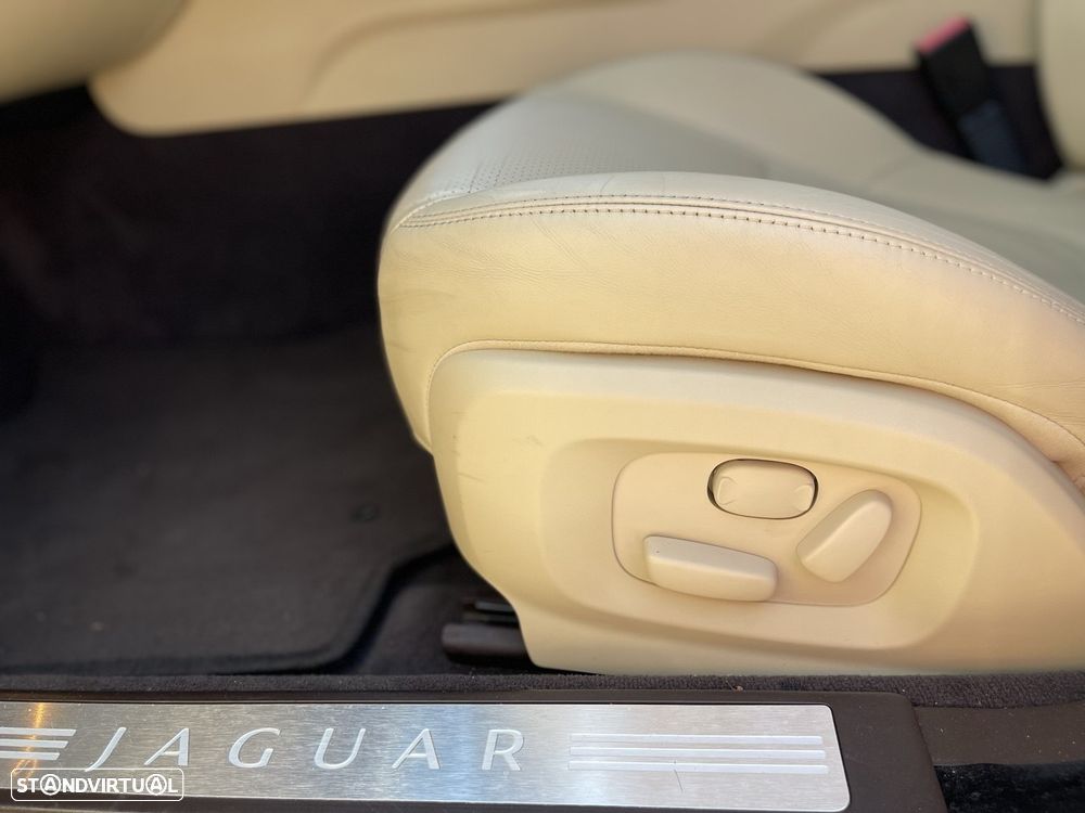 Jaguar XF Sportbrake 2.2 D Luxury - 21