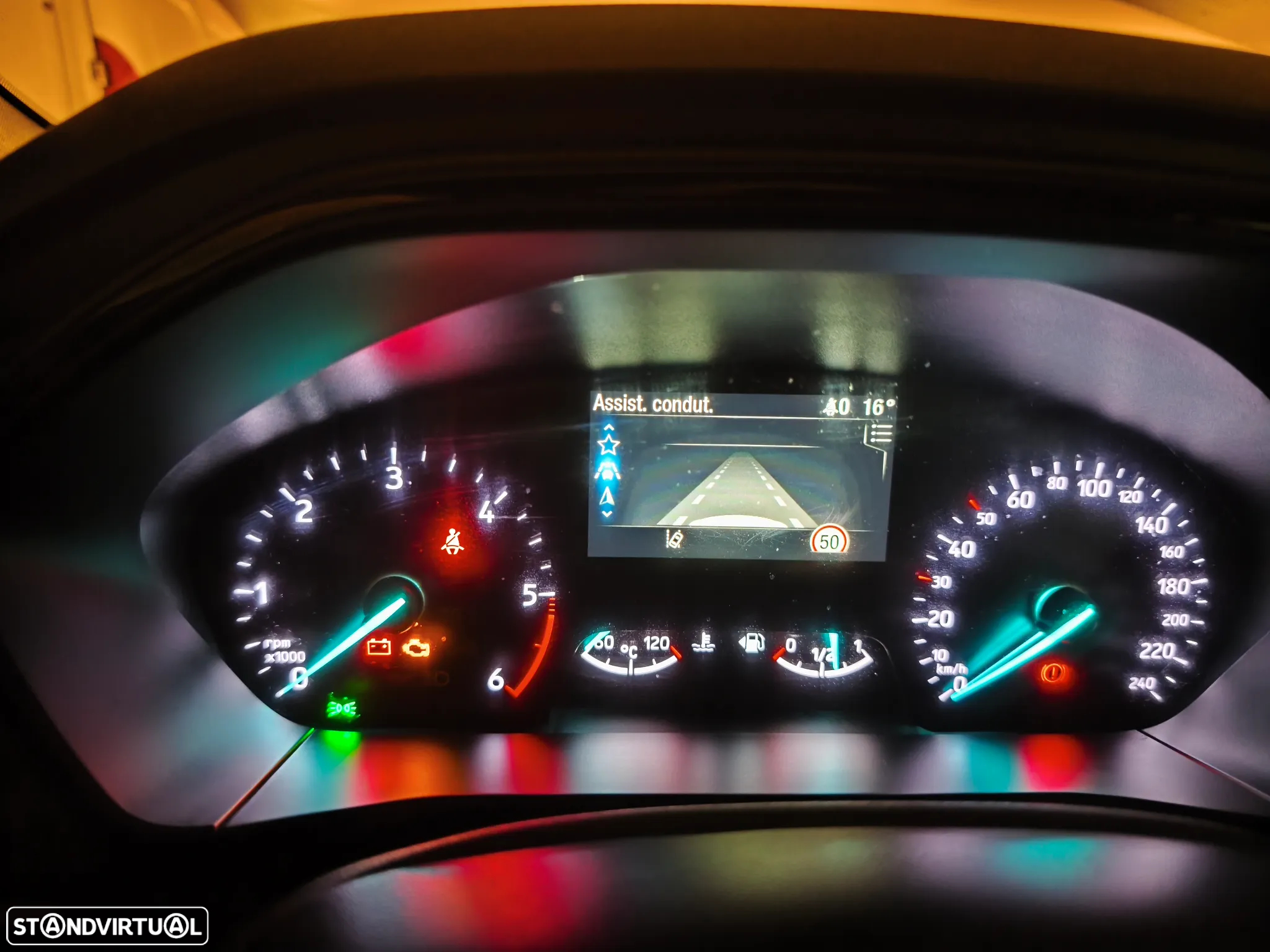 Ford Focus 1.5 TDCi EcoBlue ST-Line - 23