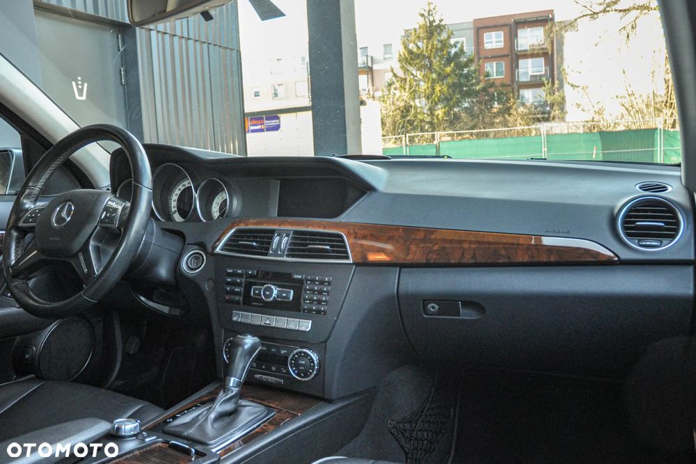 Mercedes-Benz Klasa C 350 BlueEff 4-Matic Elegance - 10