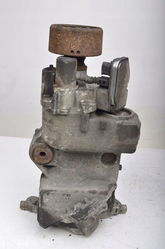 VOLVO V50 2.5 T DYFERENCJAŁ MOST DYFER 1216622  8675376 - 8