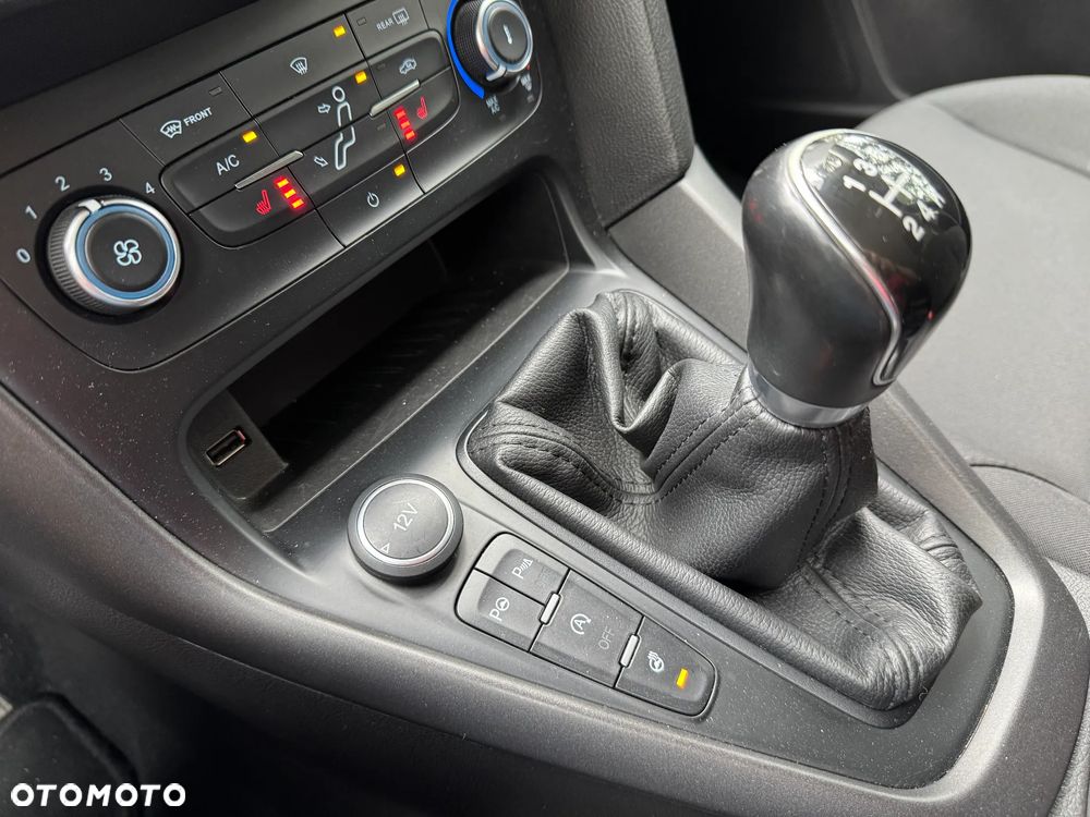 Ford Focus 1.0 EcoBoost Titanium - 27
