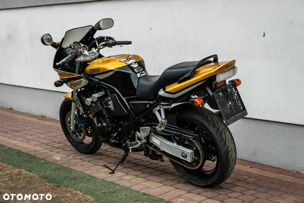 Yamaha FZS - 6
