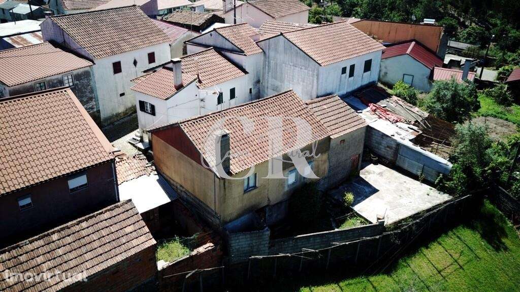 Moradia com logradouro no centro de Chimpeles - Figueiró dos Vinhos - Grande imagem: 2/53