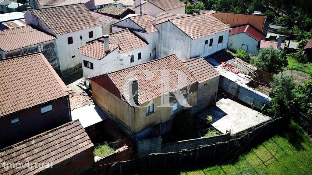 Moradia com logradouro no centro de Chimpeles - Figueiró dos Vinhos - Grande imagem: 2/53