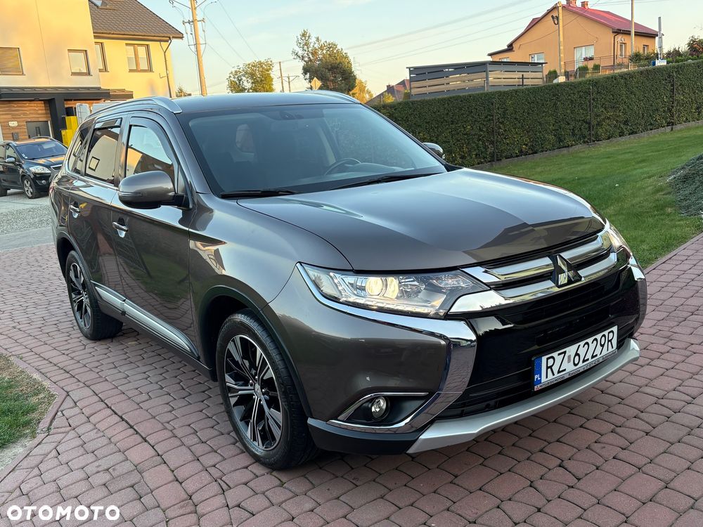 Mitsubishi Outlander 2.0 Instyle + 4WD CVT - 7