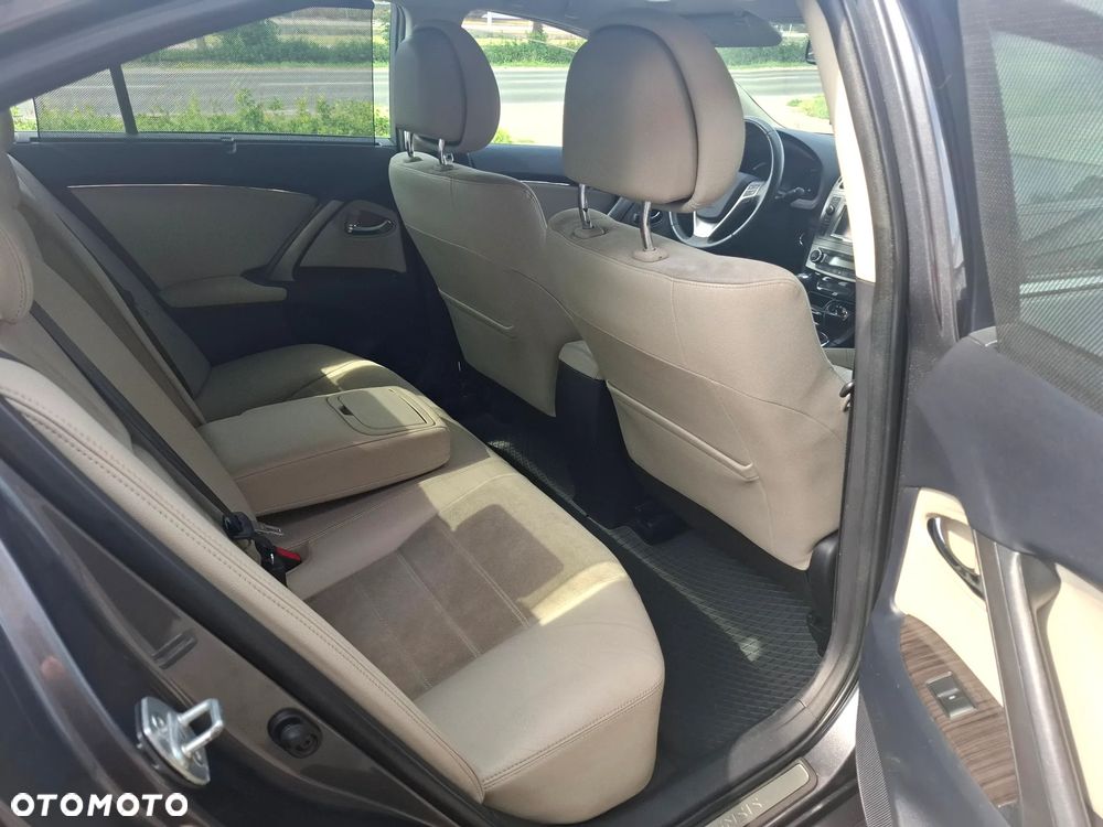 Toyota Avensis 1.8 Premium - 15