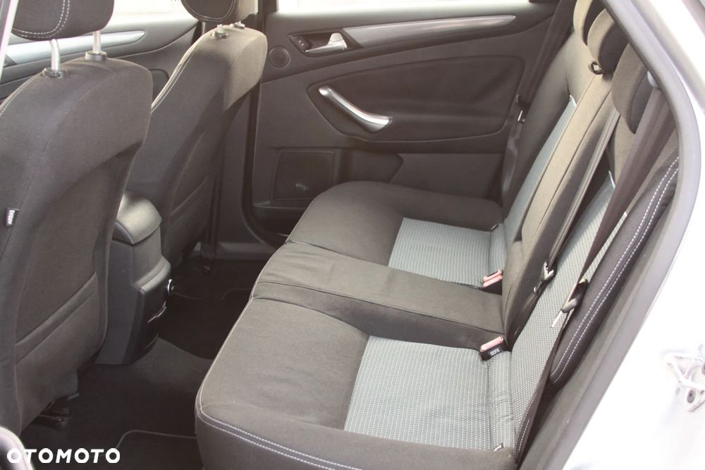 Ford Mondeo 2.0 TDCi Business Edition - 17