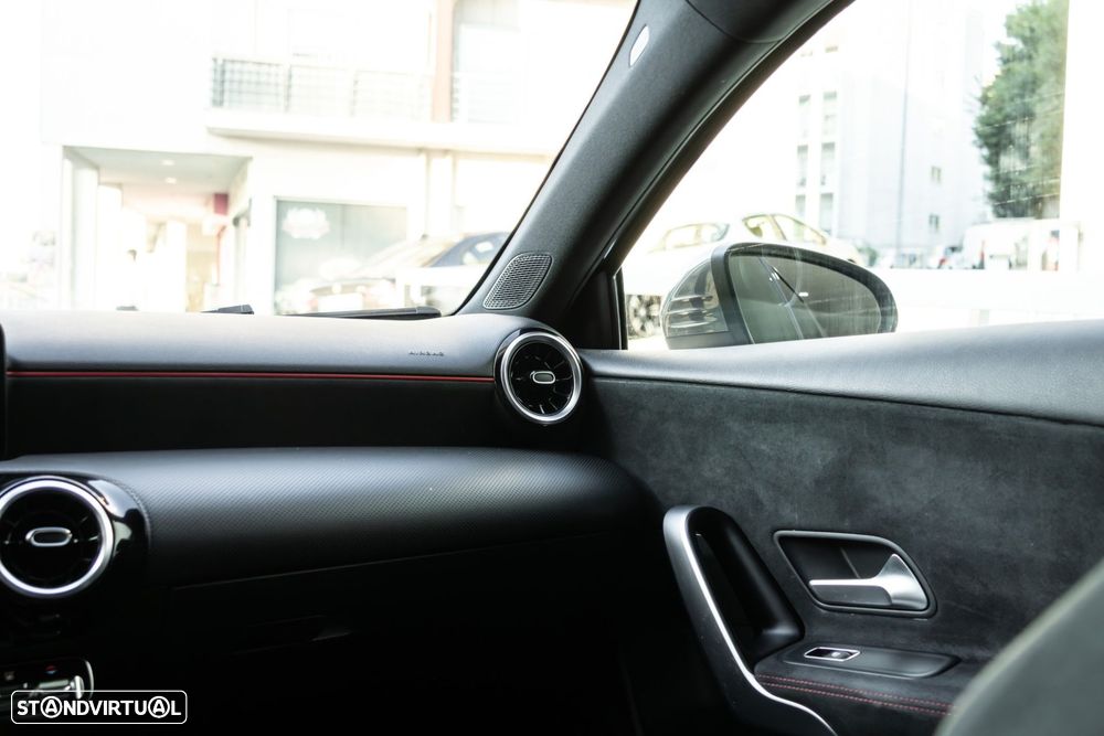 Mercedes-Benz A 250 e AMG Line - 16