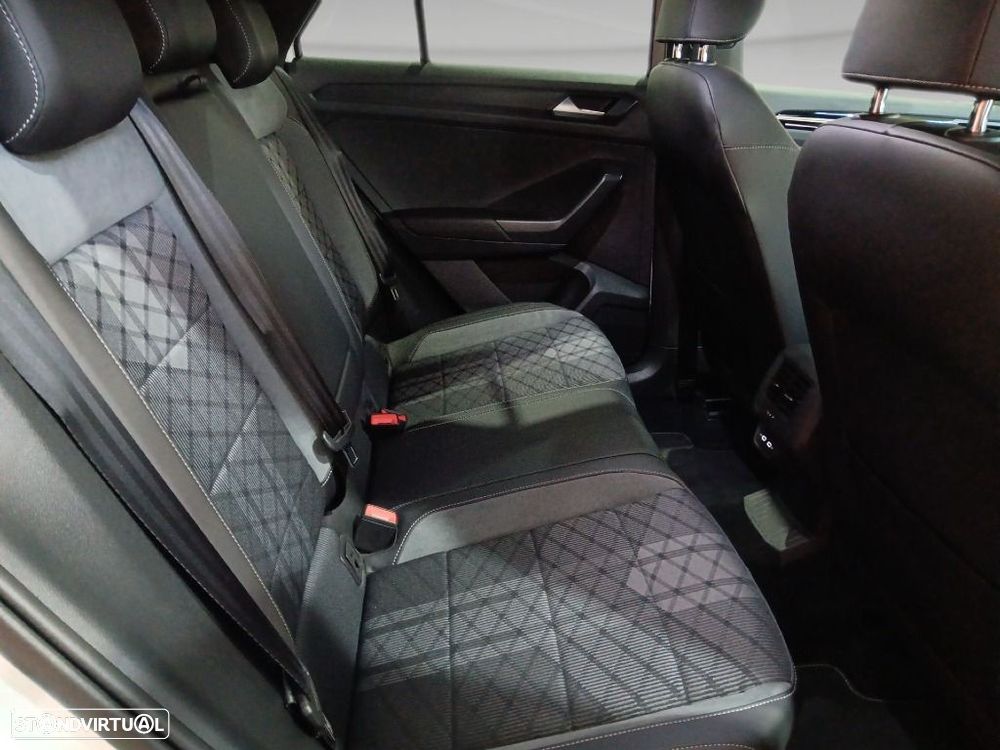 VW T-Roc 1.5 TSI R-Line DSG - 23