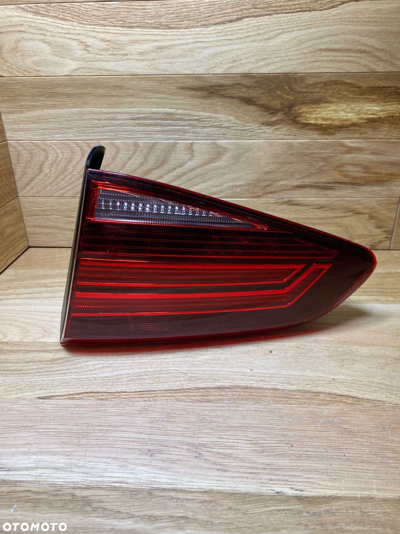 LAMPA TYLNA TYŁ PRAWA LED W KLAPĘ VW GOLF VII 5G0945094AG - 1
