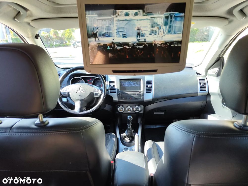 Mitsubishi Outlander 2.0 DID Instyle NAVI - 11
